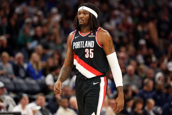 通昭配资 复出首战表现出色，罗威11分钟2中2得4分4板1助1帽0失误